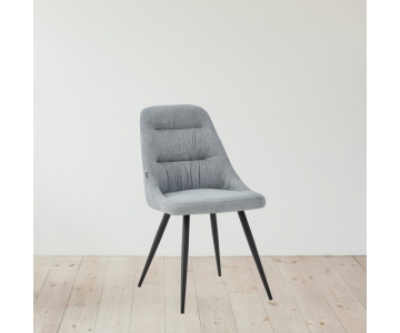 Sedia armchair imbottita in tessuto grigio chiaro, con gambe in metallo colore nero